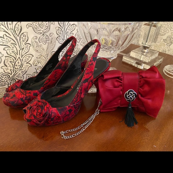 White House Black Market High Heels - Picture 4 of 7